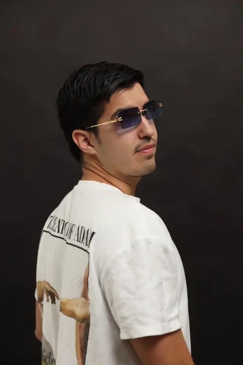 Press photo: Azul in sunglasses